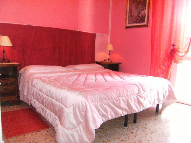 Emily Stroncone Room photo
