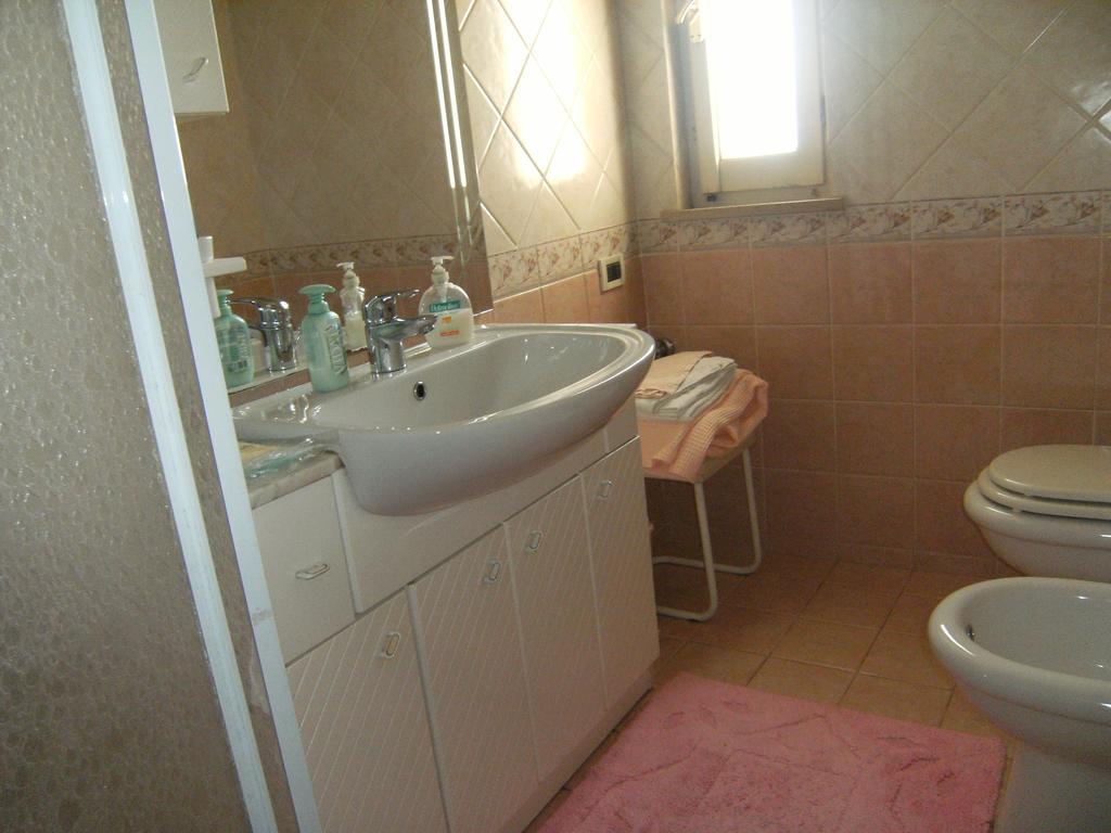 Emily Stroncone Room photo